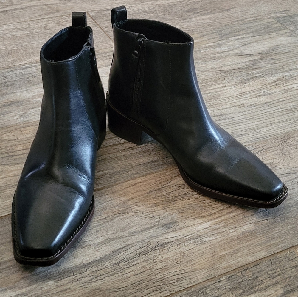 Tory Burch Medallion Logo Black Leather Ankle Boots Square Toe Side Zip Designer